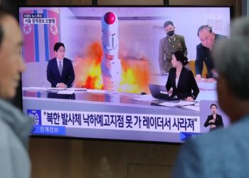 북한 위성발사 실패 인정 “정찰위성 2단 엔진고장 추락”