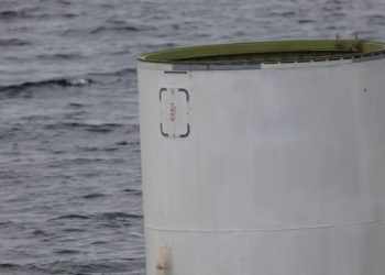 합참 “북한 정찰위성 발사체 잔해물 수거 착수”