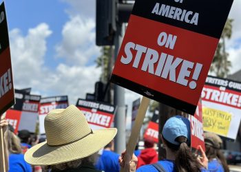 할리웃 작가들 1만여명 15년만에 파업 돌입