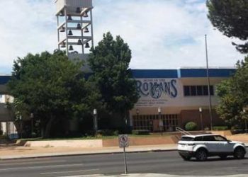 LA 하이스쿨 칼부림 연루자 5명,  살인미수 등 혐의 체포..100만달러 보석금