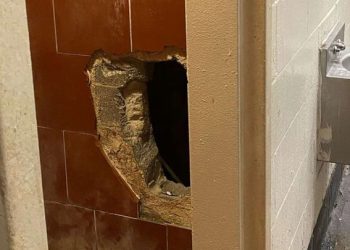 “옆방 수감자 찌르려 구멍 뚫어”..조지아 교도소