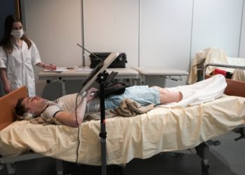 “두 달간 침대에 누워 있으면 2만달러”