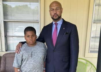 911신고한 11살 소년에게 경찰은 왜 총을 쐈을까