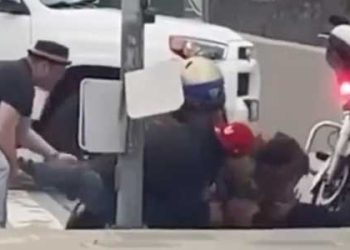 검문 중 목졸림 공격 당한 CHP 경관, 주민들이 구출