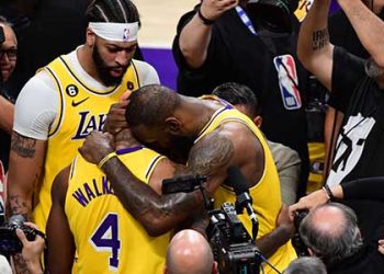 ‘제임스 27점’ 레이커스, 골든스테이트 제압