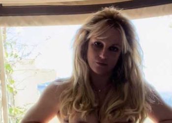 나체사진 공개에 10대 두아들 1년 넘게 못 봐