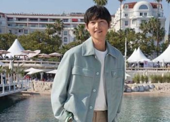 ‘칸 입성’ 송중기, 만삭 아내와 첫 공식행사