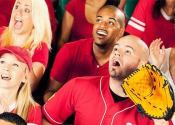 에인절스 구장 갔다 날벼락…야구공 맞고 실명