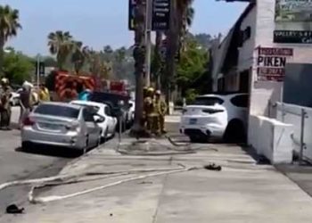 스튜디오시티 유명 일식집에 차량돌진