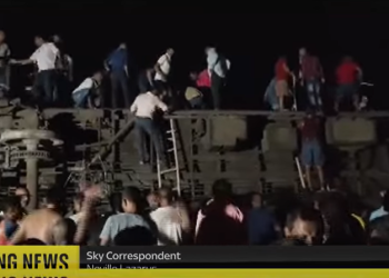 (1보)인도 열차 탈선 대참사, 최소 120명 사망…사상자 수백명