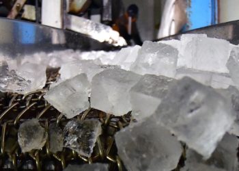 “뼛속까지 시린 찬물 한잔”…건강에 나쁜 이유는?