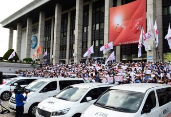 홍준표 “KBS1·EBS 국영화, KBS2·MBC 민영화 검토”