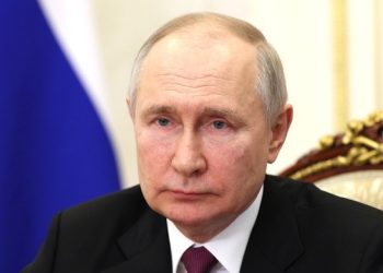 푸틴·빈 살만 통화…”원유 감산 협력 논의”