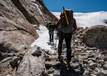 900명 등반하다 17명 사망..에베레스트 봄시즌 끝나