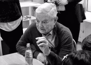 “억만장자 소로스, 250억달러 기업 차남에게” WSJ