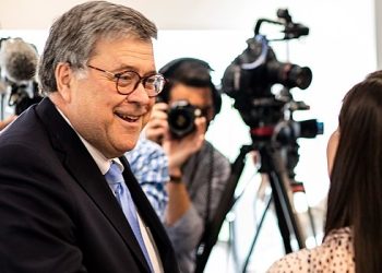 윌리엄 바 전 법무 “트럼프, 혐의 반만 사실이어도 끝장”