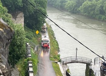 뉴욕 이리 운하 30명 태운 공포체험 관광선 전복