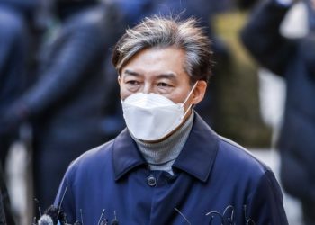 서울대 3년만에 조국 파면…조국, 또 불복