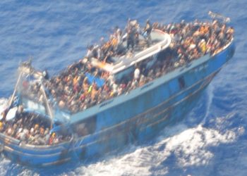 그리스 바다서 난민선 침몰, 최소 78명 사망