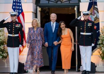 ‘갑자기 여왕이 왜 나와’…바이든, 이해못할 발언에 또 구설