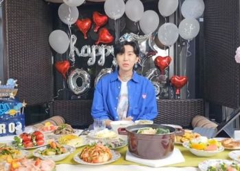 임영웅, 생일파티서 ‘공주’로 변신…”목걸이가 꽉 맞는다”