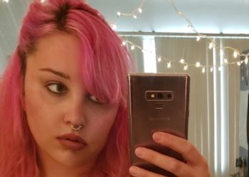 할리웃 여배우 또 LA거리 나체 활보