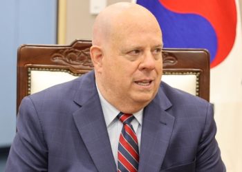 공화 대선주자들 ‘트럼프 감싸기’…호건 전 주지사 “그럴거면 왜 출마”