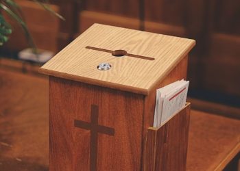 미국인들 헌금도, 기부도 줄였다.