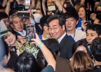 귀국 이낙연 “나라 무너지고 있어…제 못다한 책임 다할 것”