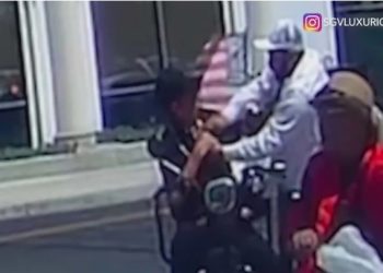 스쿠터 노인 목걸이 낚아 채던 강도 딱 걸려(영상)