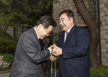 싱하이밍 논란에 한중관계 ‘삐걱’…내정간섭 논란·숙박공짜 ‘페르소나 논 그라타’