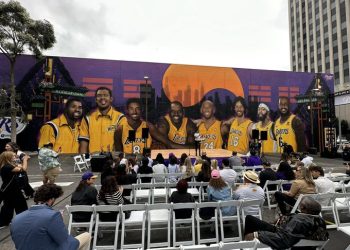 레이커스, 한인타운서 첫 타운 커뮤니티행사..7가에 초대형 벽화 공개