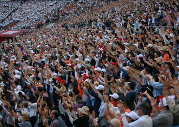 50주년 빌리 그레이엄 전도대회, 7만 여명 운집