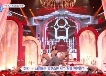 ‘선정성 논란’ 화사, 악플에 “겉만 보고 날 판단”