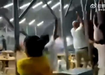 강풍이 사람도 날렸다…서커스하듯 공중부양(영상)