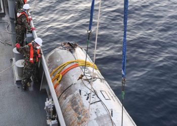 “北 우주발사체 잔해 인양”…동체엔 ‘천마’ 표기