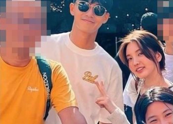 ‘열애설’ 박서준, 커플운동화 신고 런던 데이트