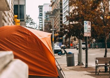 팬데믹 보호조치 사라지자 노숙자 급증…전국 58만여명