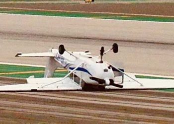 산타모니카 공항에서 경비행기 전복사고