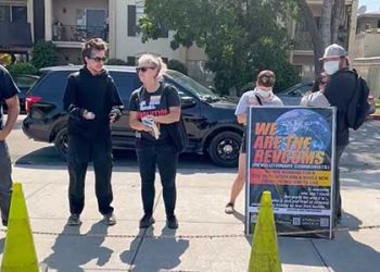 글렌데일 학부모들 2주일째 LGBTQ 찬반 시위