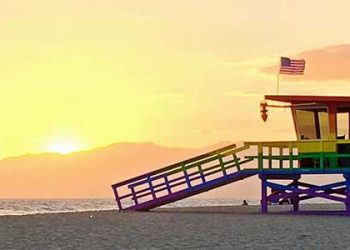 산타모니카 라이프가드타워 공격..무지개 색깔 때문