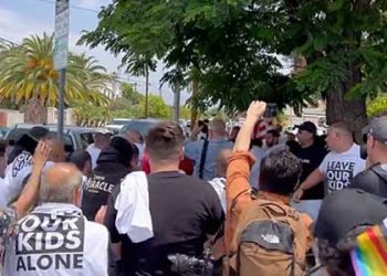 초등학교 성소수자 교육.. 결국 부모 싸움으로 번져