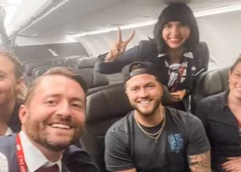 [화제]승무원 4명에 승객은 1명 AA 항공기(영상)