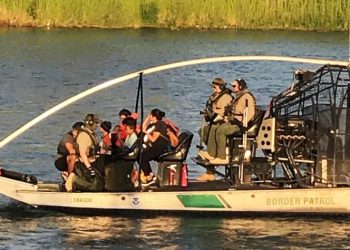 [이민]국경 밀입국 이민자 4명 익사…이민자 통로 수상장벽 설치계획