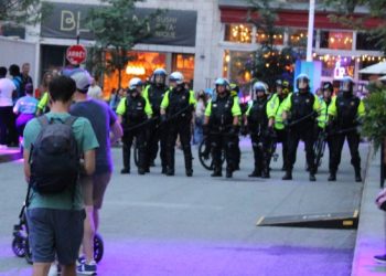 프랑스 시위 진정세…가해경찰에 모금행렬