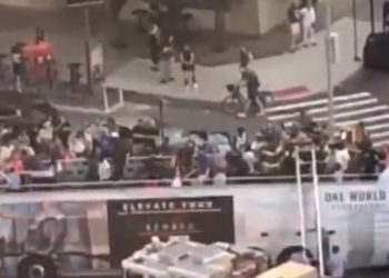 뉴욕서 2층 관광버스, MTA버스와 충돌…80여명 부상(영상)