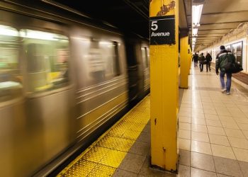 뉴욕 지하철 반나절 새 남성 3명 연달아 투신 자살
