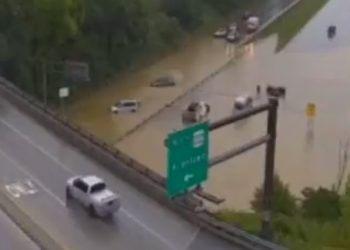 펜실베이니아 홍수 5명 사망…9개월·2살 아이 실종, 항공편 1300편 결항