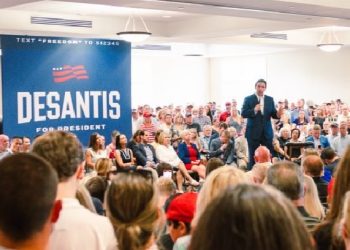 돈 안모이는 디샌티스, 캠프 인력 10여명 해고