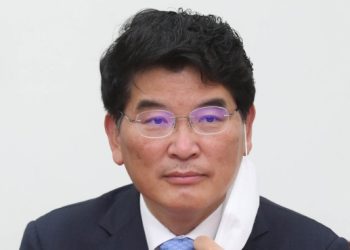 “민주 탈당 박완주, 대선때 노래방서 보좌관 강제추행”